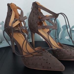 NWT MIA Suede Die-cut Shoes